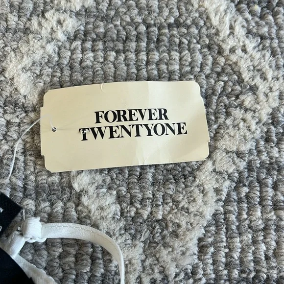 White dress - Picture 3 of 9